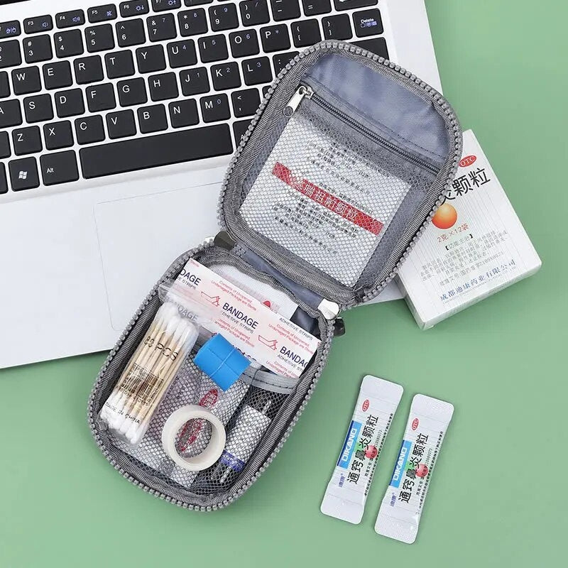 trousse de toilette avion pharmacie